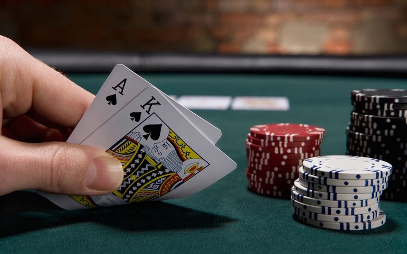 Bài Poker chơi thế nào?